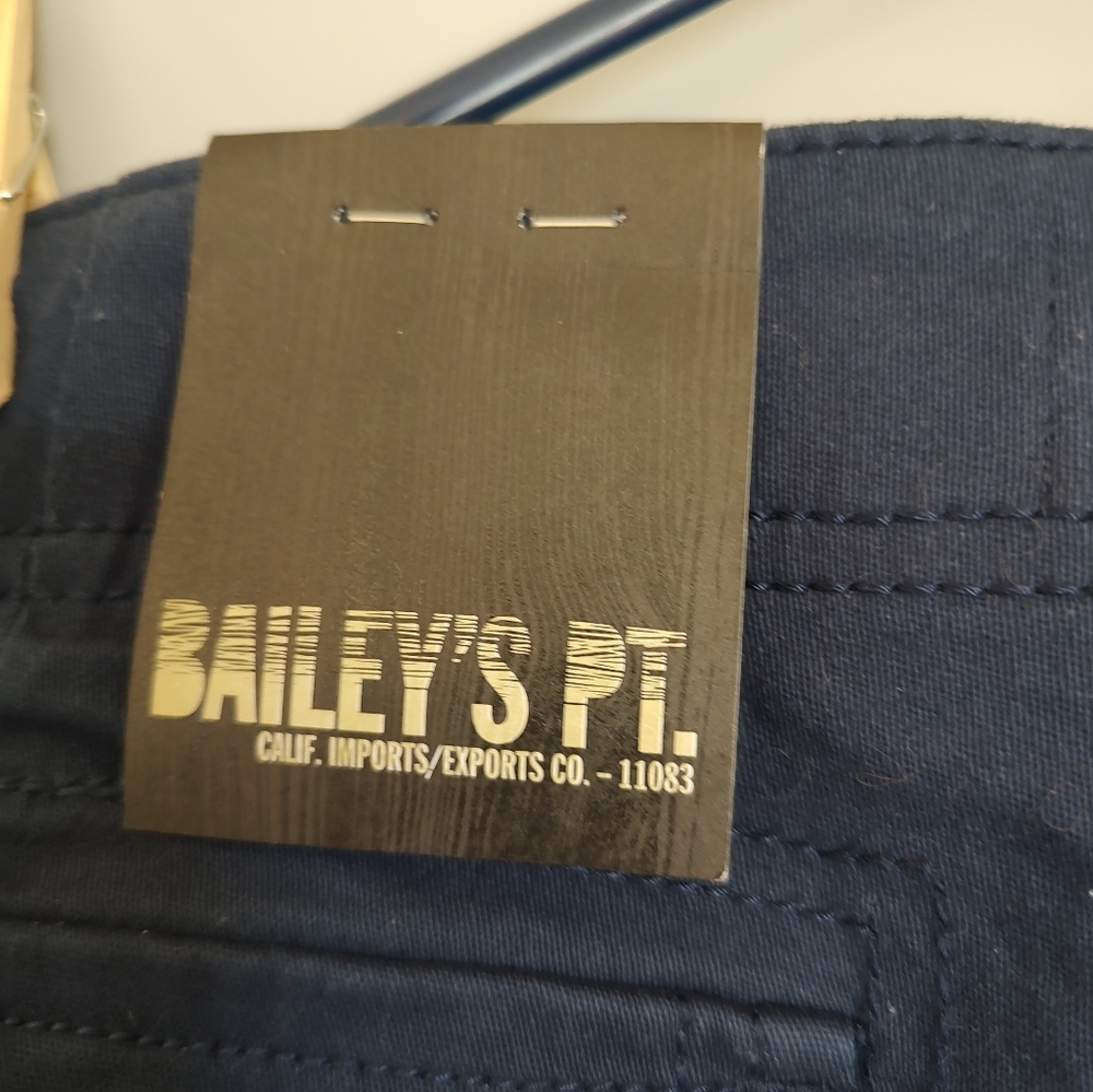 Bailey's PT. Flex-Fit Cargo Shorts - Picture 5 of 9